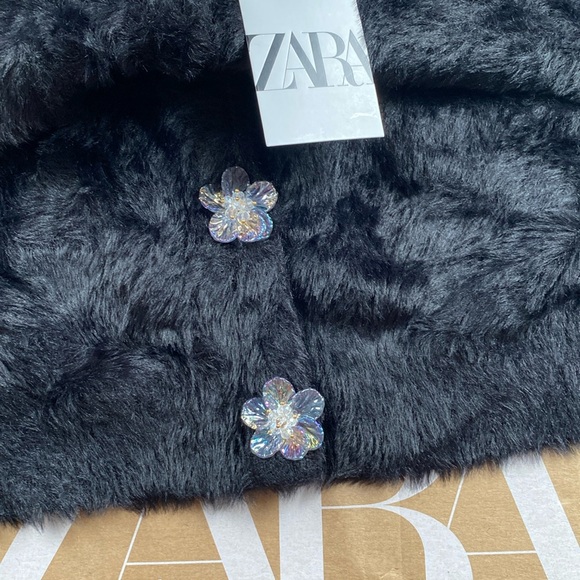 🆕 2024 ZARA FLOWER BUTTON FAUX FUR KNIT CARDIGAN - Picture 4 of 5